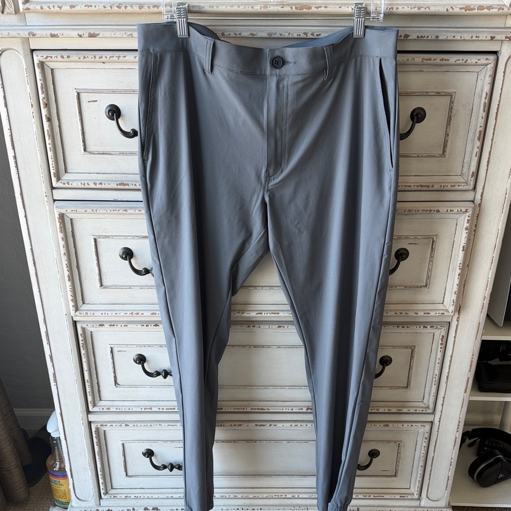 Travis Mathew Men's Gray Performance Pants. Waist 34